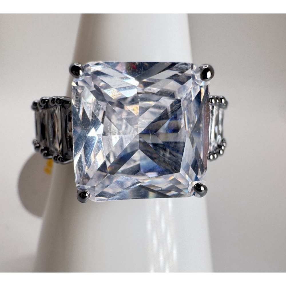 Bomb Party Ring Size 7 - RG82645 "Shimmering Solstice" Diamond CZ On Hematite
